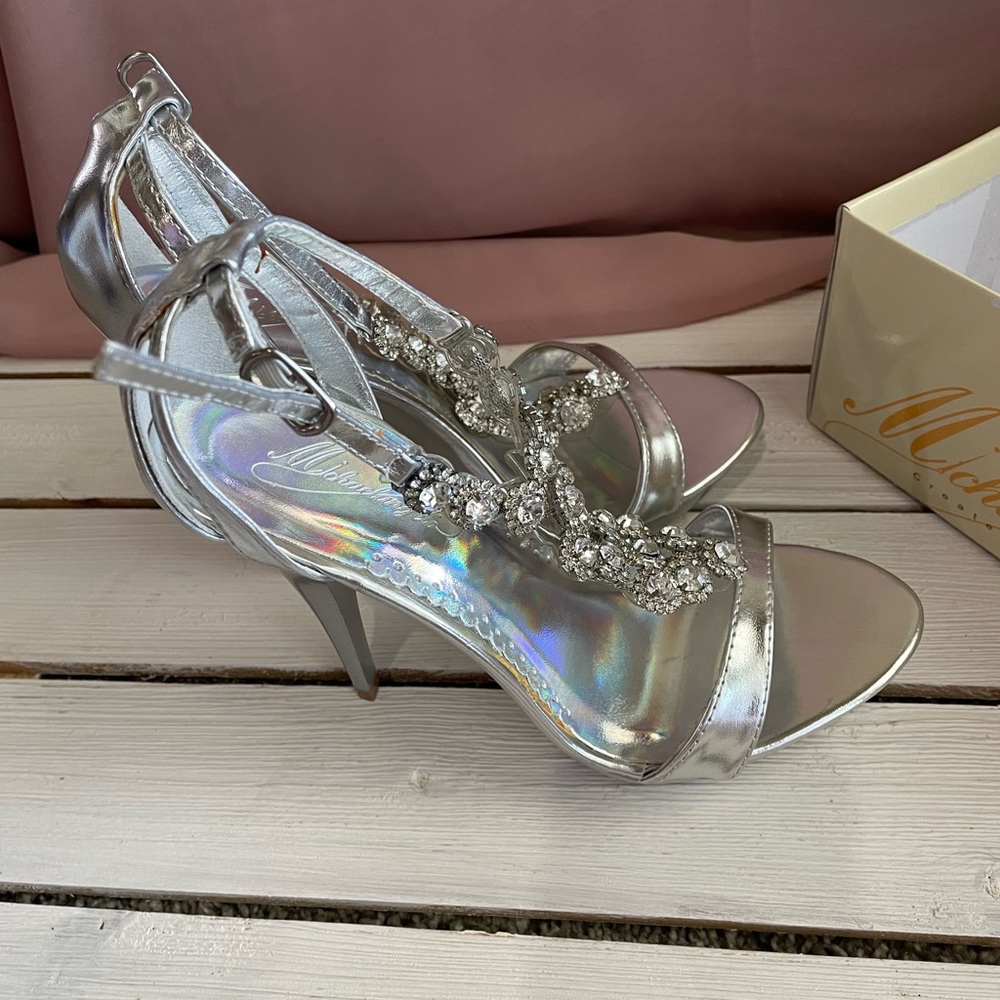 ✨Need to go! Crystal Adorned Silver Heels - Picture 7 of 7
